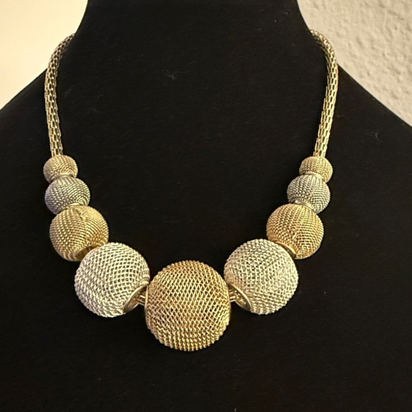 mixed metal mesh bead statement necklace silver and gold - Picture 2 of 2
